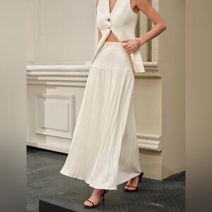 Mid-Waist Pleated Skirt